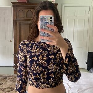 Long sleeve open back floral crop top